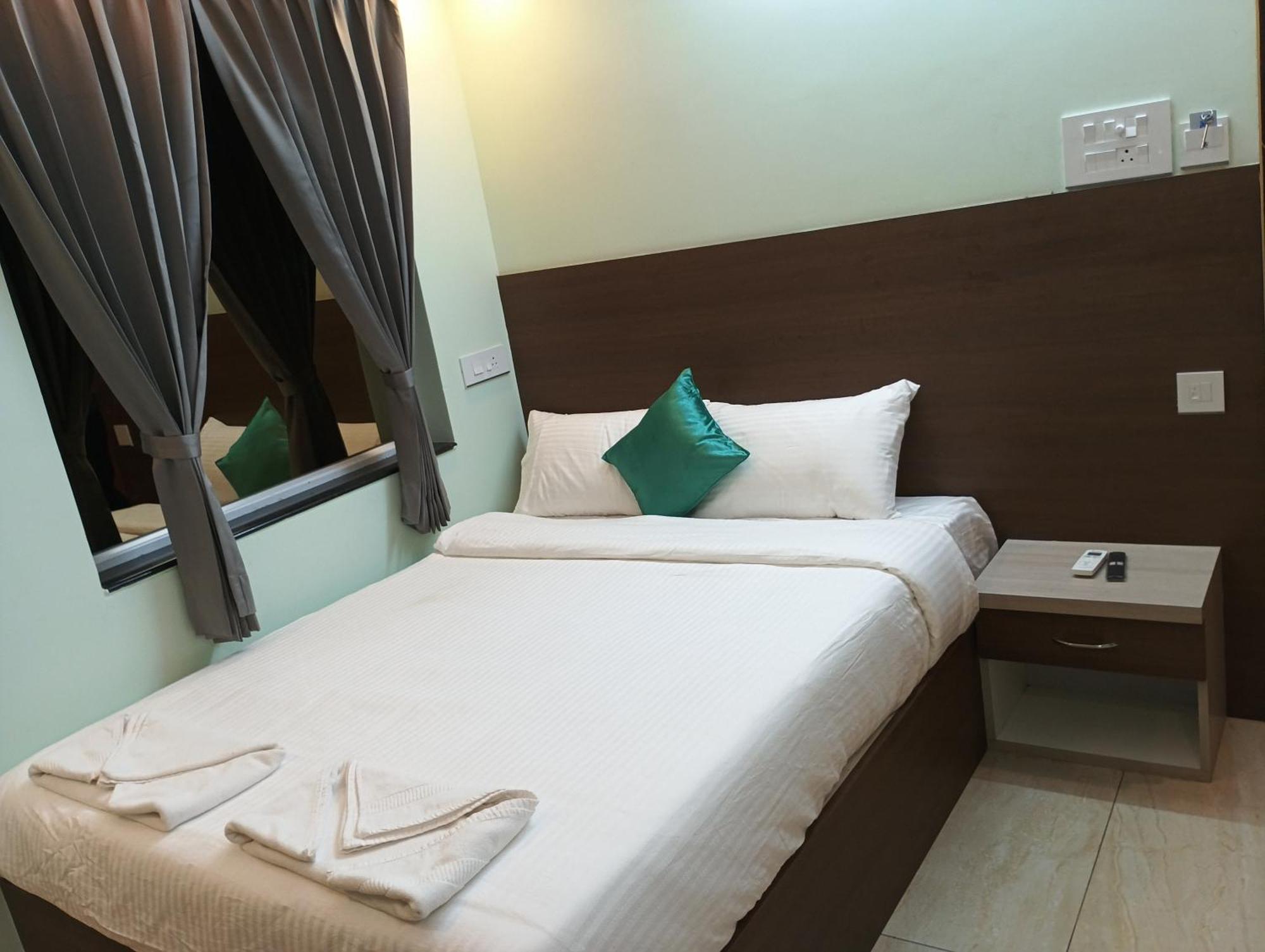 Malar Park Hotel Tiruvannámalaj Kültér fotó