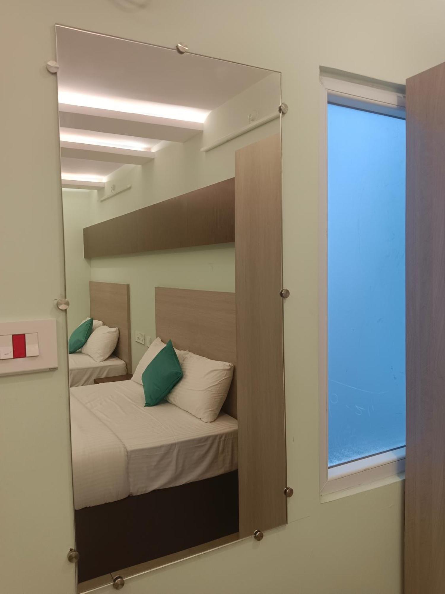 Malar Park Hotel Tiruvannámalaj Kültér fotó